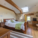 King size bedroom